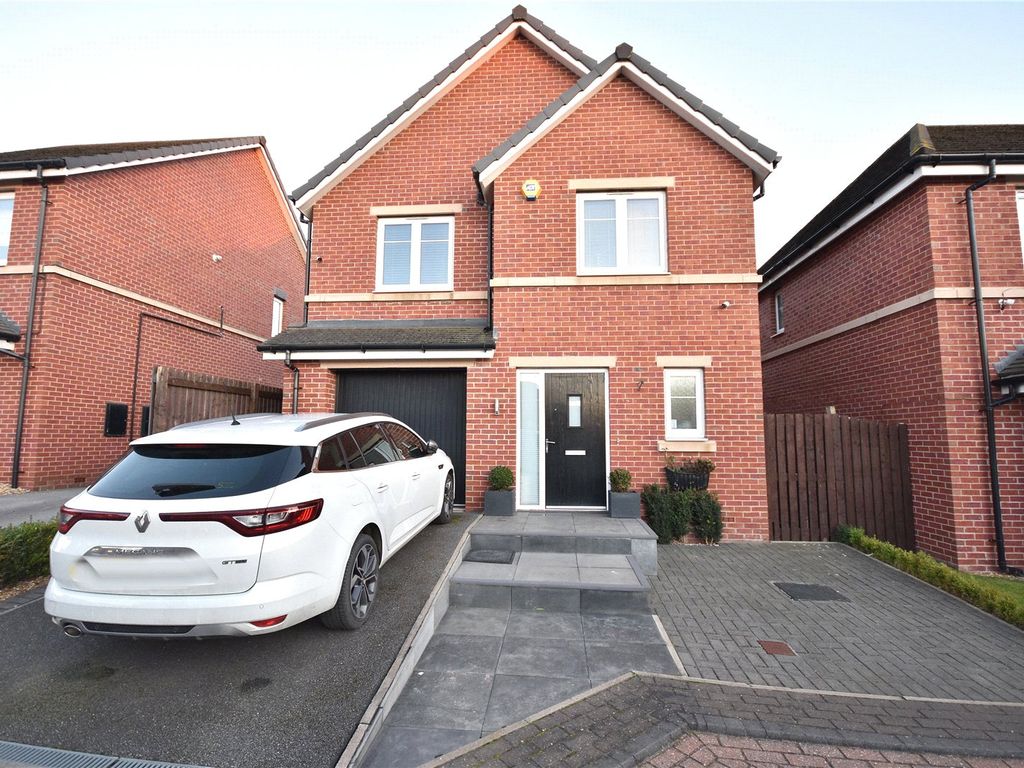 4 bed detached house for sale in Leicester Square, Crossgates, Leeds