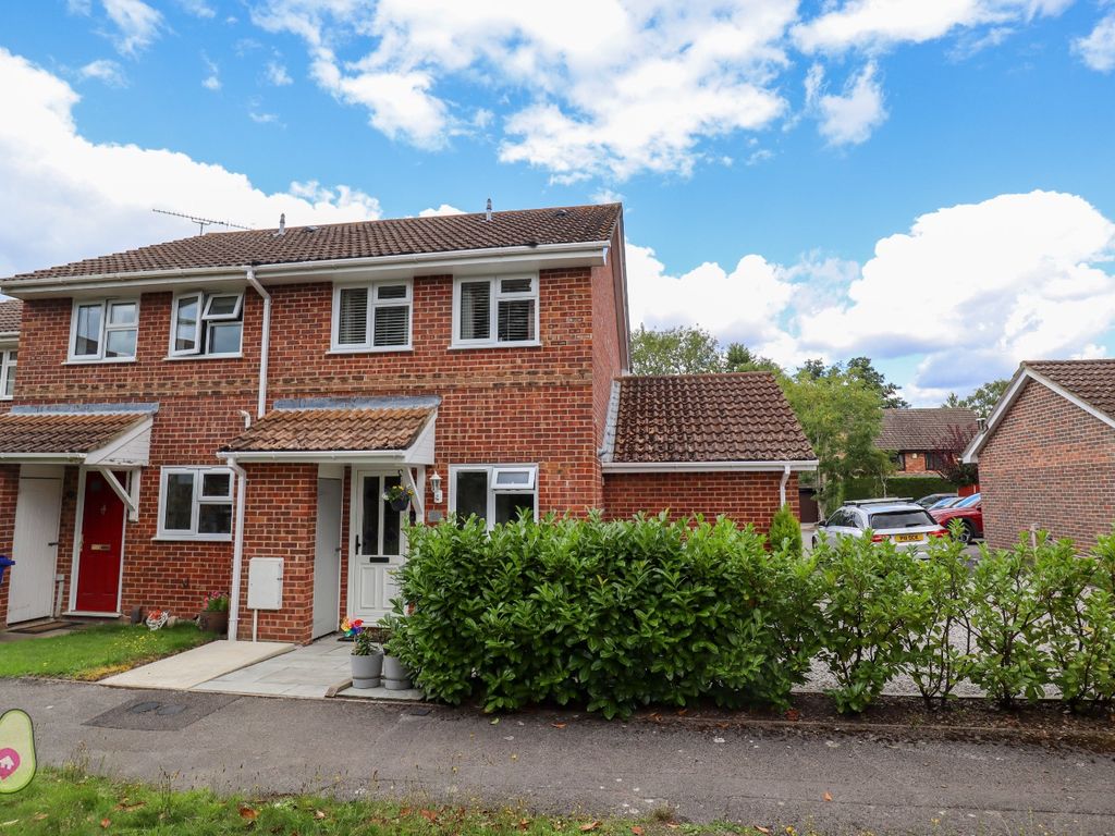 2 bed end terrace house for sale in Netherhouse Court, Netherhouse Moor, Church Crookham, Fleet