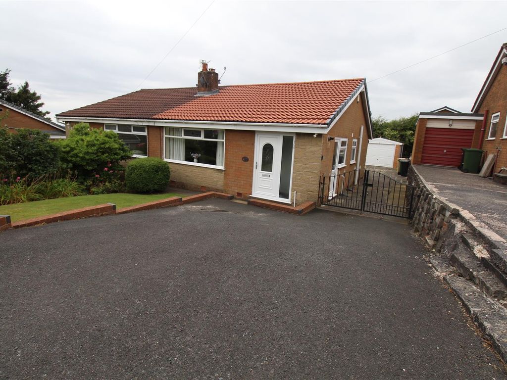 2 bed semidetached bungalow to rent in Claypool Road, Horwich, Bolton