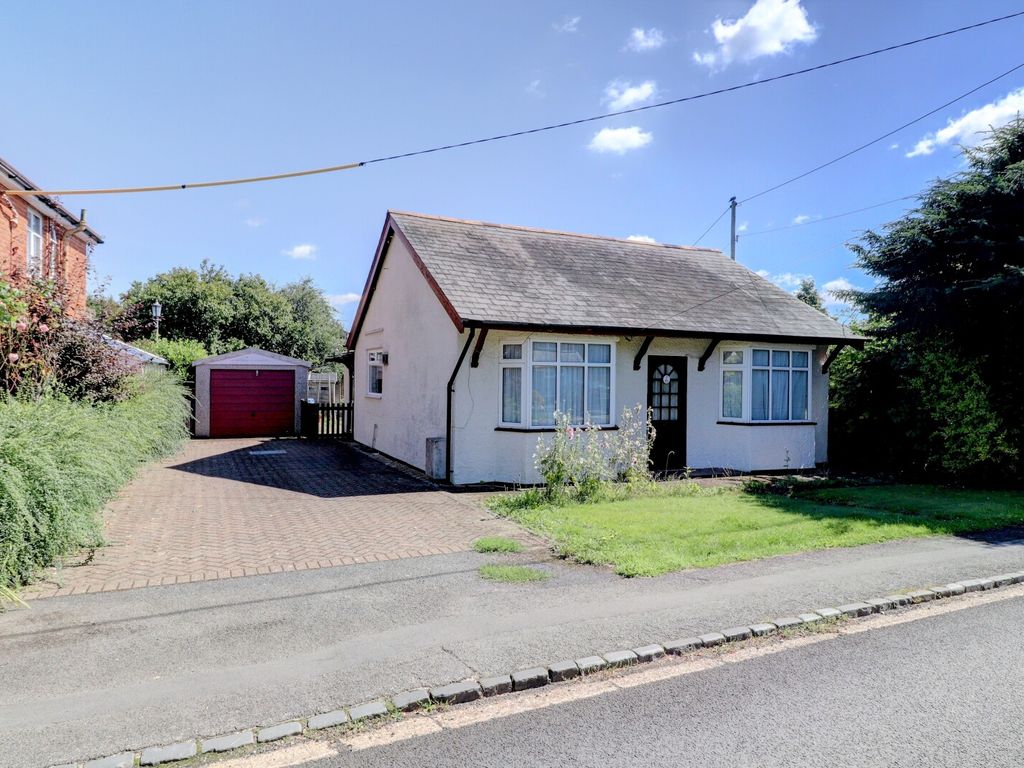 3 bed bungalow for sale in Orchard Way, Holmer Green, High HP15