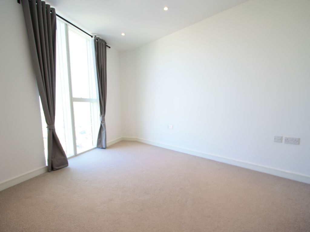 2 bed flat to rent in Saffron Central Square, Croydon CR0, £1,850 pcm Zoopla
