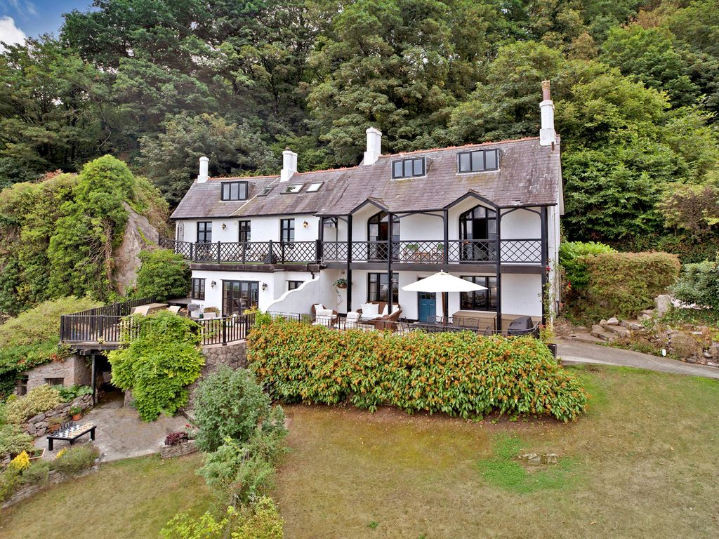 3 bed end terrace house for sale in Cove Cottage, Beach Road