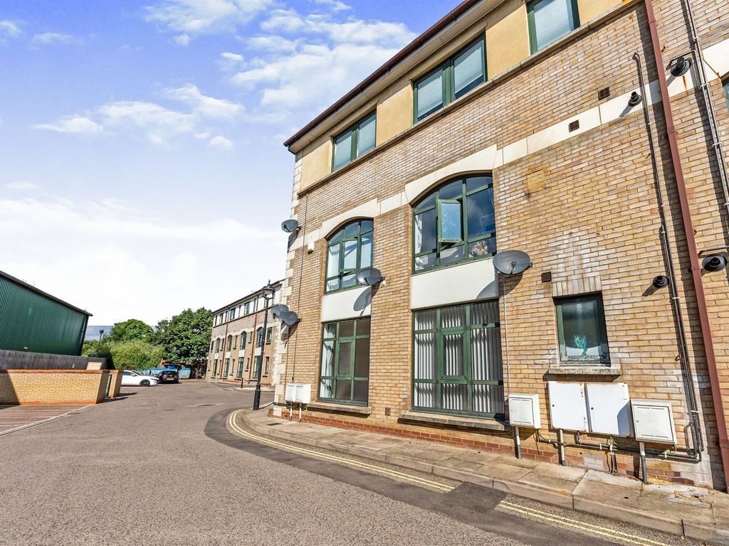 1 bed flat for sale in Clifton Court, Corner Hall, Hemel Hempstead HP3