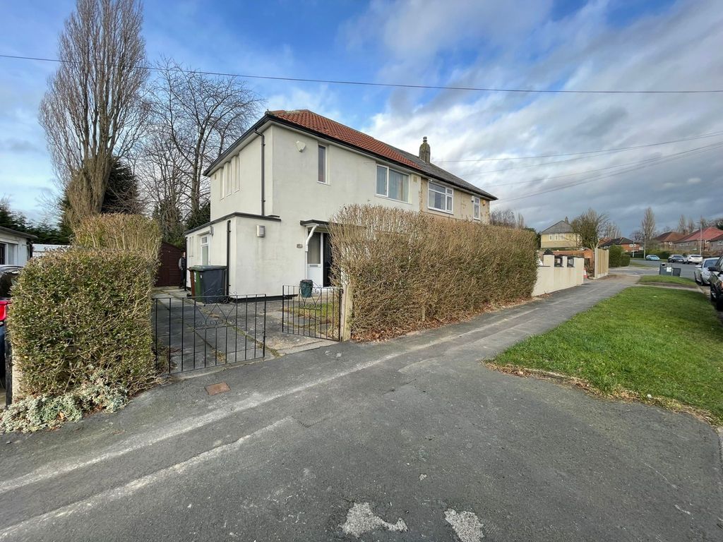2 bed semidetached house to rent in Tynwald Drive, Leeds LS17, £1,200