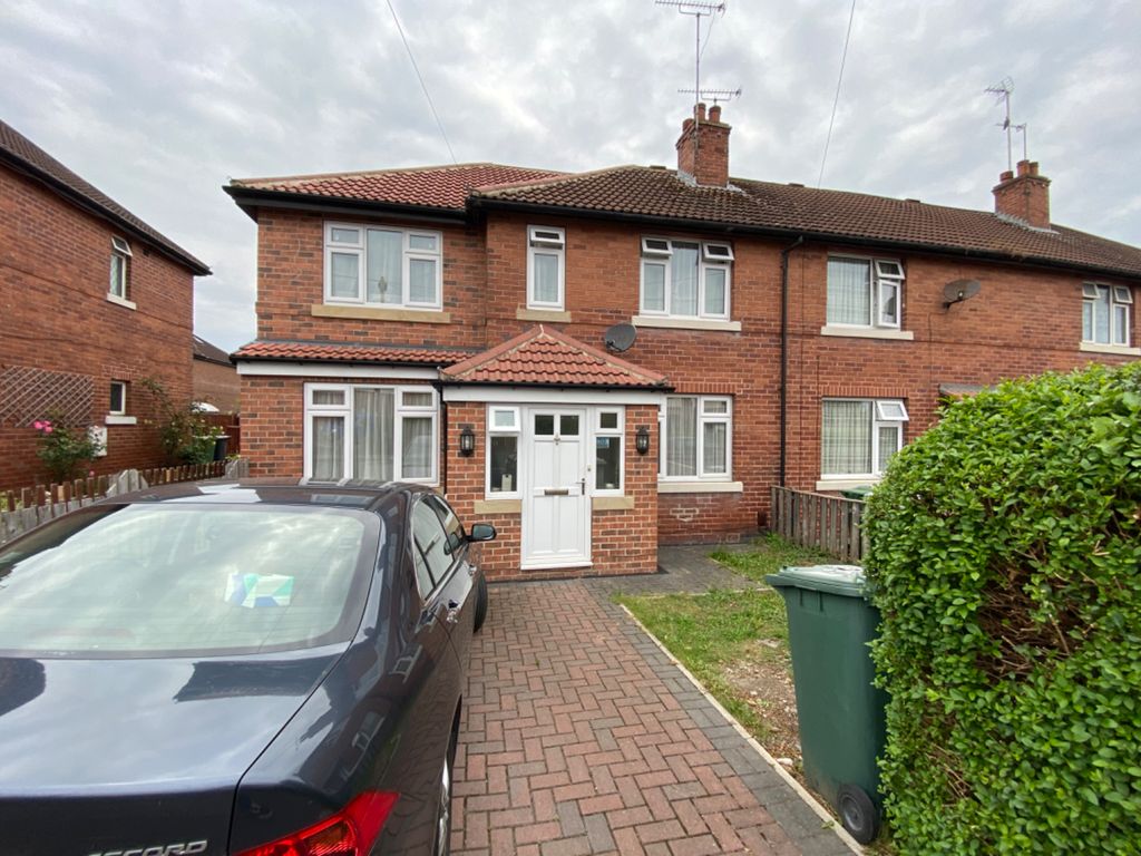 4 bed end terrace house for sale in Pioneer Street, Thornhill Lees