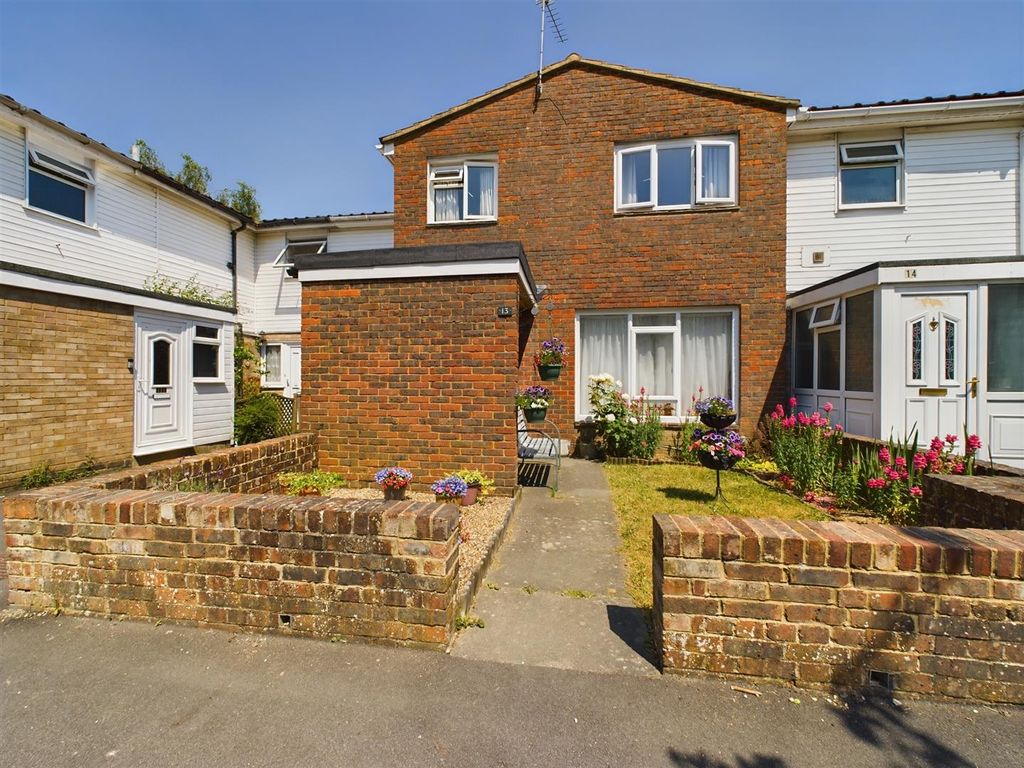 4 bed end terrace house for sale in Glanville Walk, Crawley RH11 Zoopla