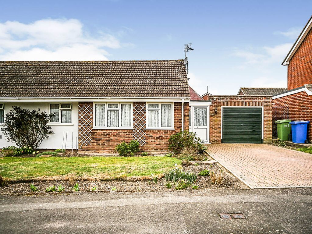 2 bed bungalow for sale in Highview Close, BoughtonUnderBlean