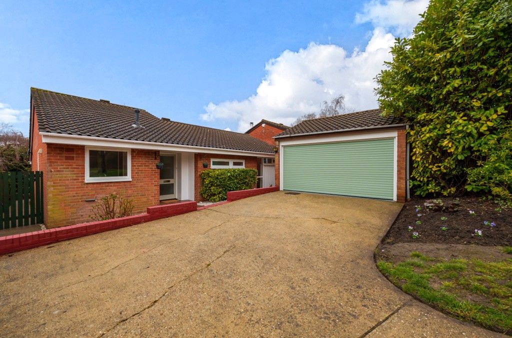 3 bed bungalow for sale in Greenham Wood, Bracknell, Berkshire RG12