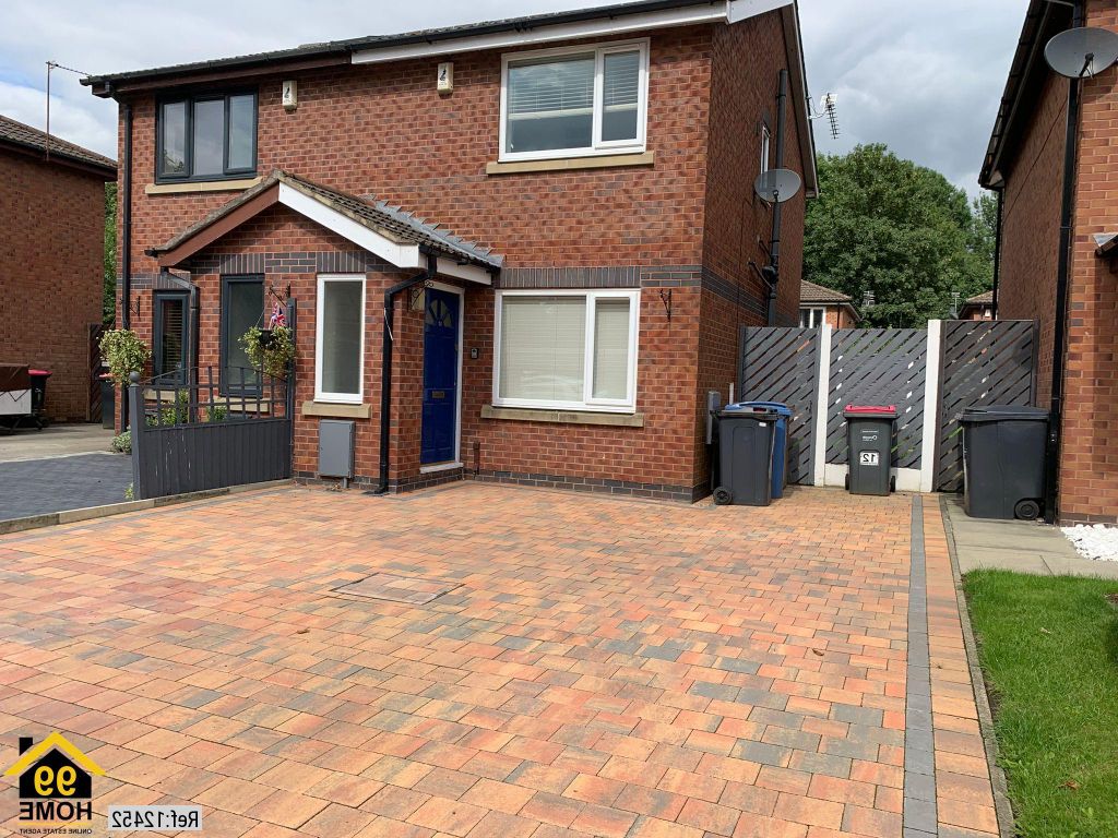 2 bed semidetached house for sale in Avenue, Salford