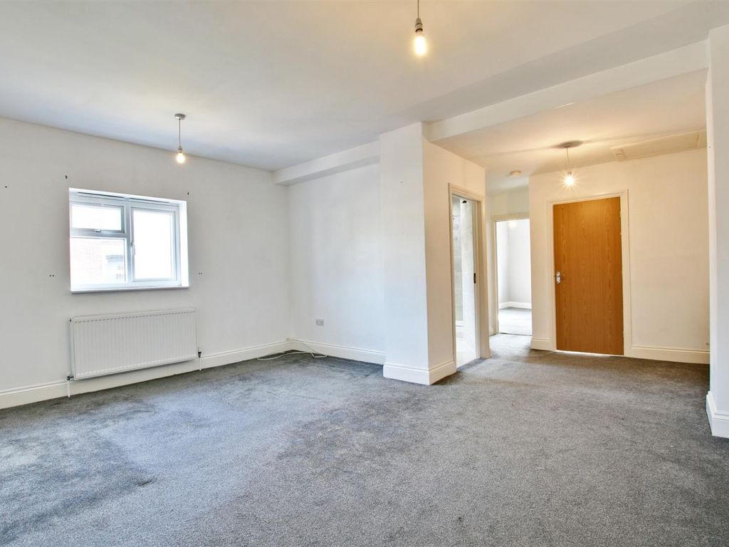 2 bed flat to rent in Chislehurst Road, Orpington BR6, £1,650 pcm Zoopla