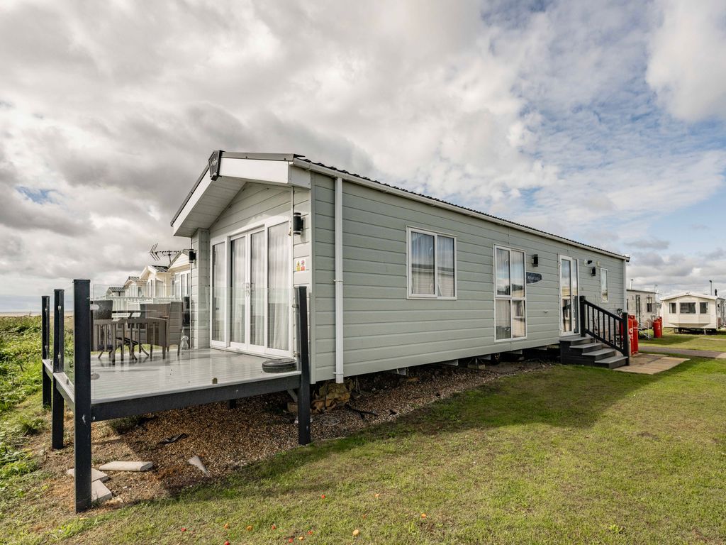 2 bed mobile/park home for sale in Beach Road, Kessingland, Lowestoft