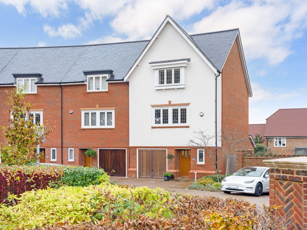 4 bed mews house for sale in The Boulevard, Horsham RH12, £750,000 Zoopla