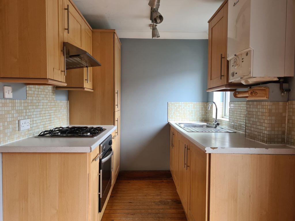 1 bed flat to rent in Queen Street, Maidenhead SL6, £1,050 pcm Zoopla