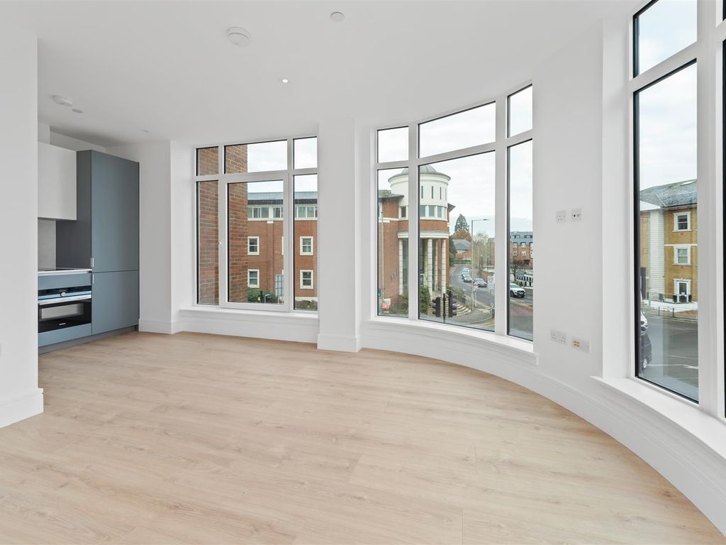 1 bed flat to rent in Pyrcroft Road, Chertsey KT16, £1,400 pcm Zoopla