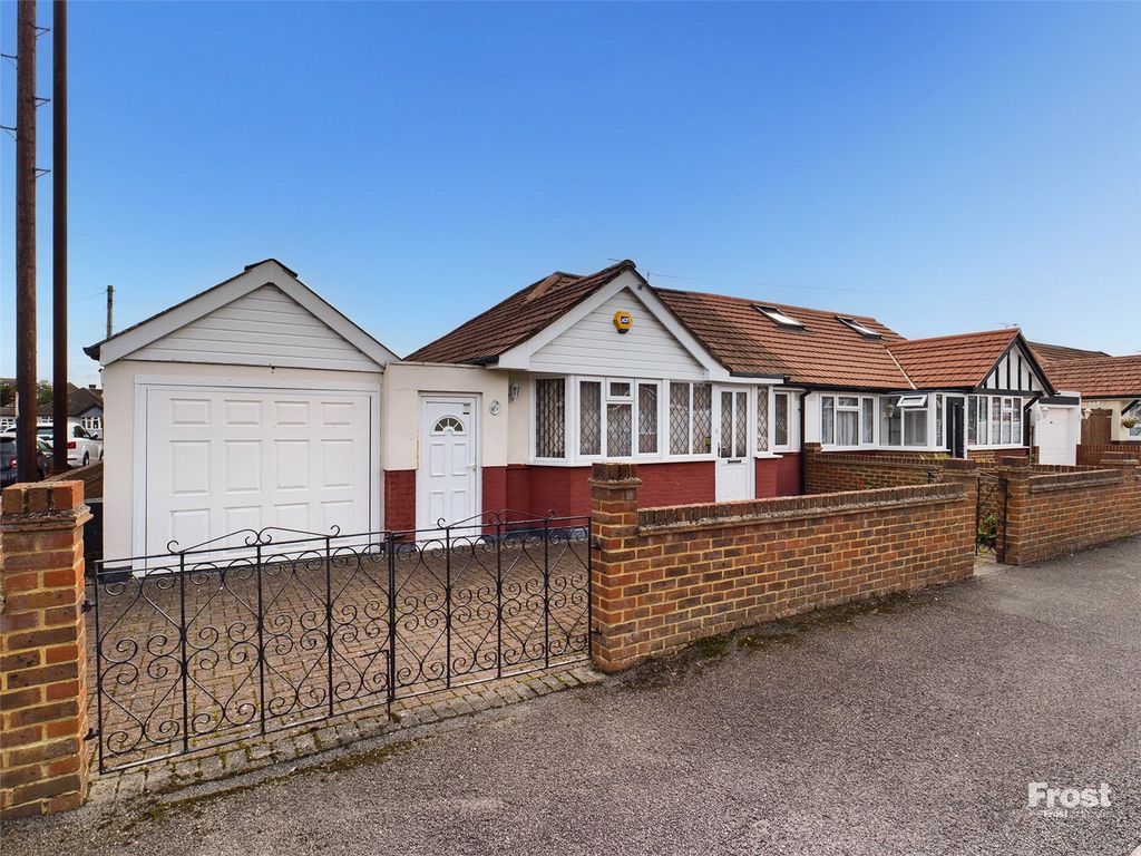 2 bed bungalow for sale in Kingsway, StainesUponThames, Surrey TW19