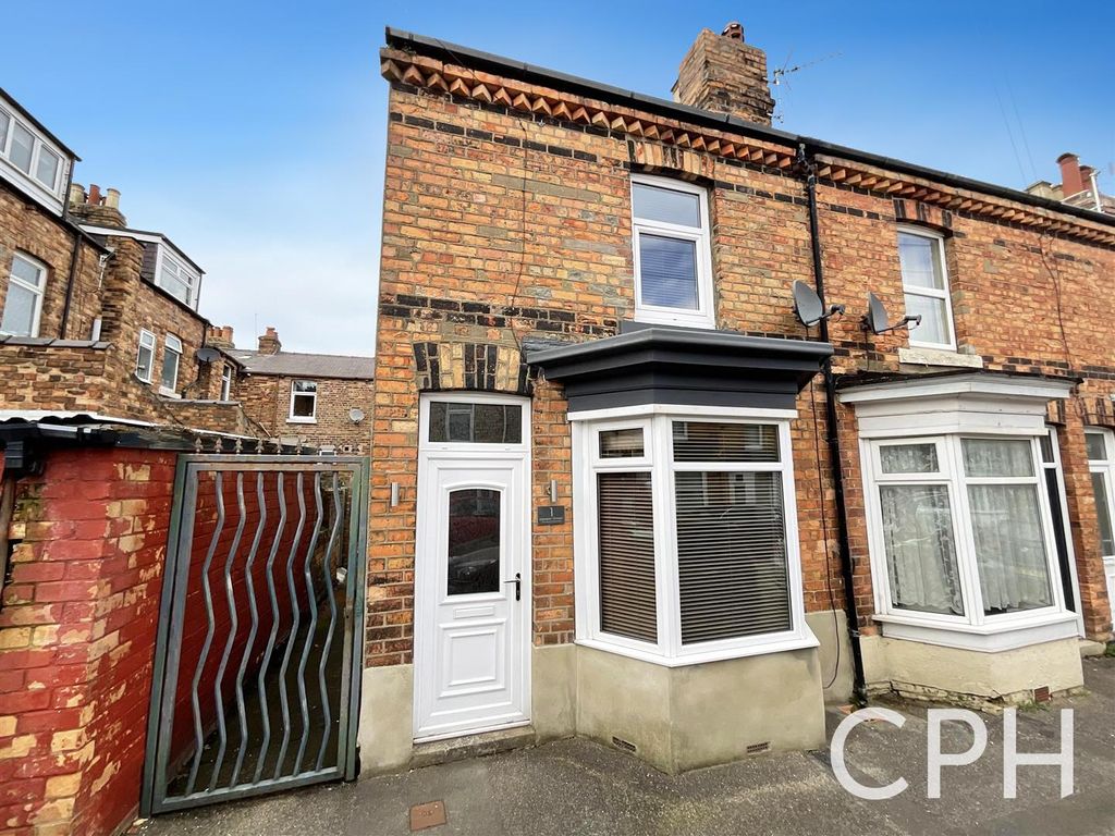2 bed property for sale in Derwent Street, Scarborough YO12, £125,000