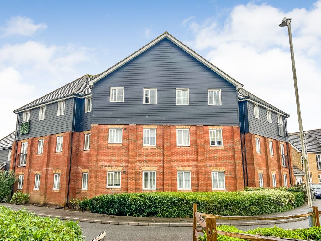 2 bed flat for sale in Carter Close, Hawkinge, Folkestone CT18, £