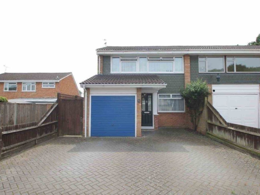 3 bed end terrace house to rent in Sarratt Avenue, Woodhall Farm HP2, £