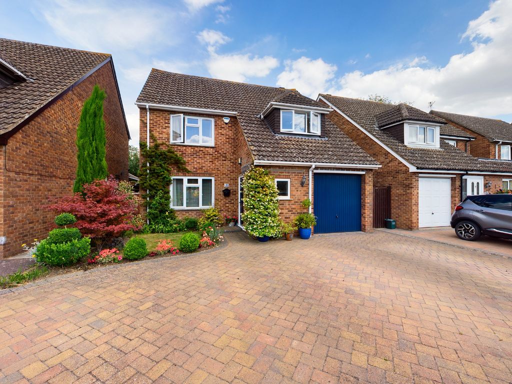 Roblin Close, Stoke Farm, Aylesbury HP21  