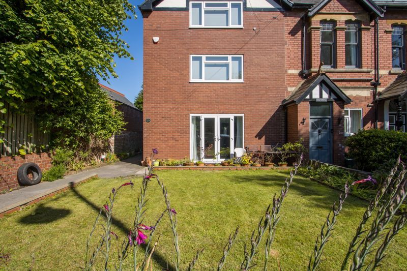 2 bed flat for sale in Victoria Road, Penarth CF64 Zoopla