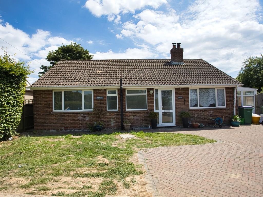 3 bed detached bungalow for sale in Canterbury Road, Swingfield, Dover