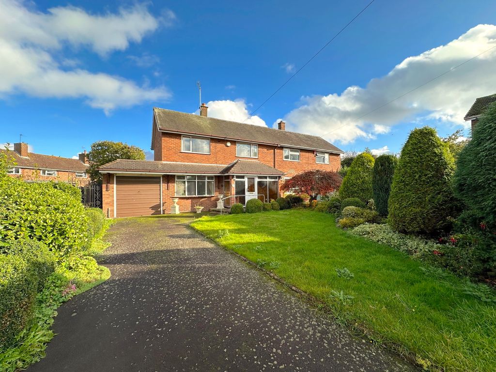 3 bed semidetached house for sale in Elms Close, Shareshill