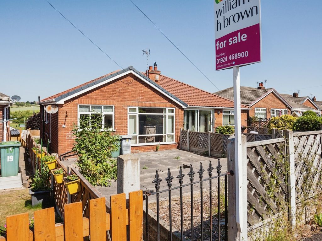 3 bed semidetached bungalow for sale in Chidswell Lane, Shaw Cross