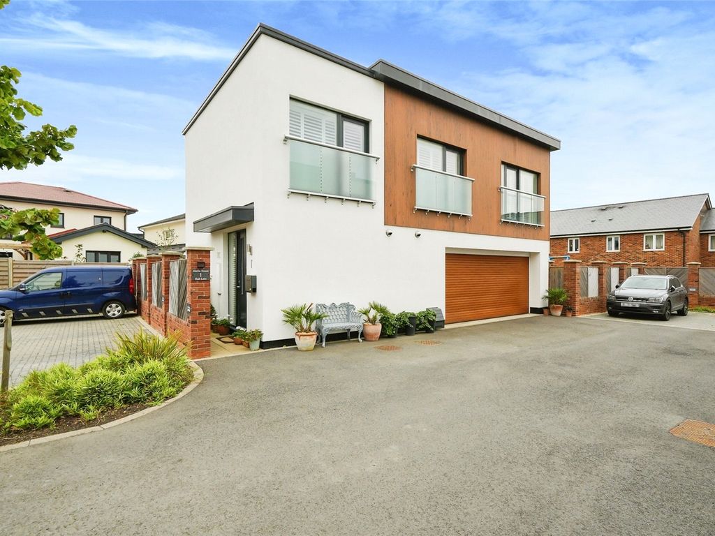 3 bed detached house for sale in Hull Lane, Ambrosden, Bicester