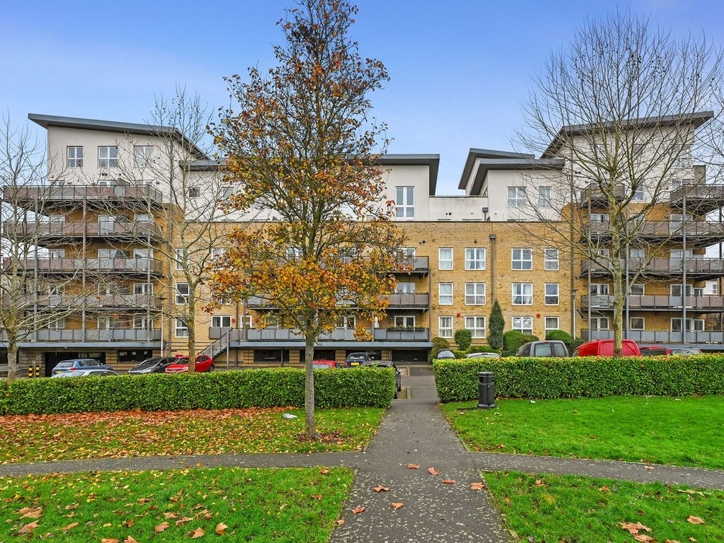 2 bed flat for sale in Metropolitan Station Approach, Watford WD18, £
