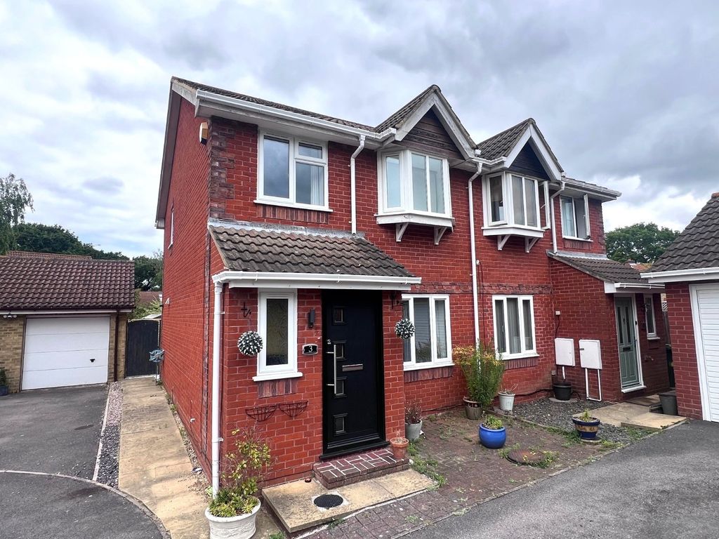 3 bed semidetached house to rent in Chesterton Place, Whiteley, Fareham, Hampshire PO15, £1,500
