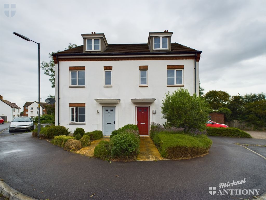 4 bed town house for sale in Chappell Close, Aylesbury HP19, £425,000