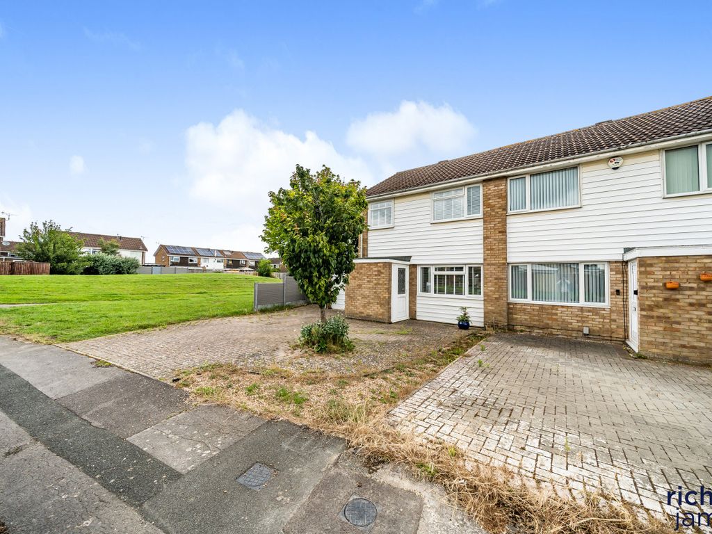 3 bed semidetached house for sale in Bletchley Close, Eldene, Swindon