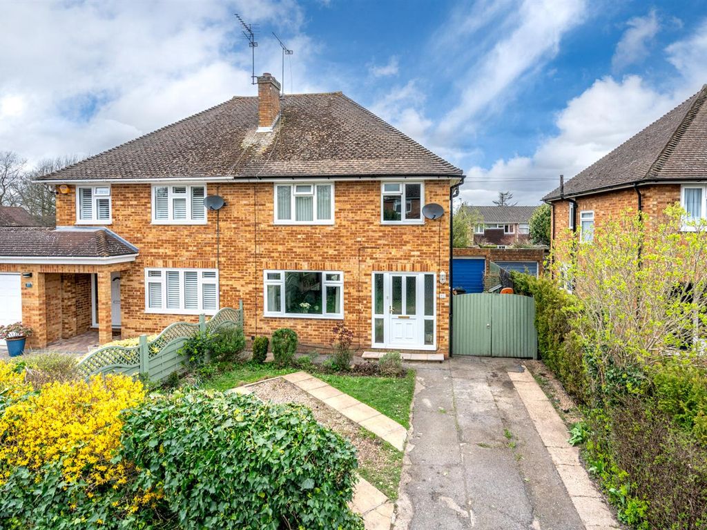 3 bed semidetached house for sale in Rant Meadow, Leverstock Green