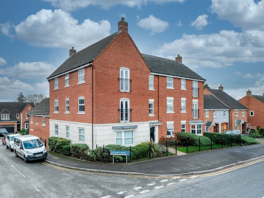 2 bed flat for sale in Evesham Road, Headless Cross, Redditch B97, £