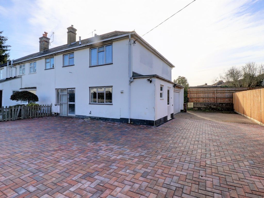 4 bed end terrace house for sale in Green Street, Hazlemere, High