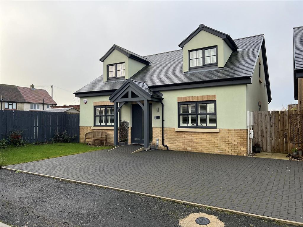 3 bed detached bungalow to rent in Roseate View, Amble NE65, £1,200 pcm