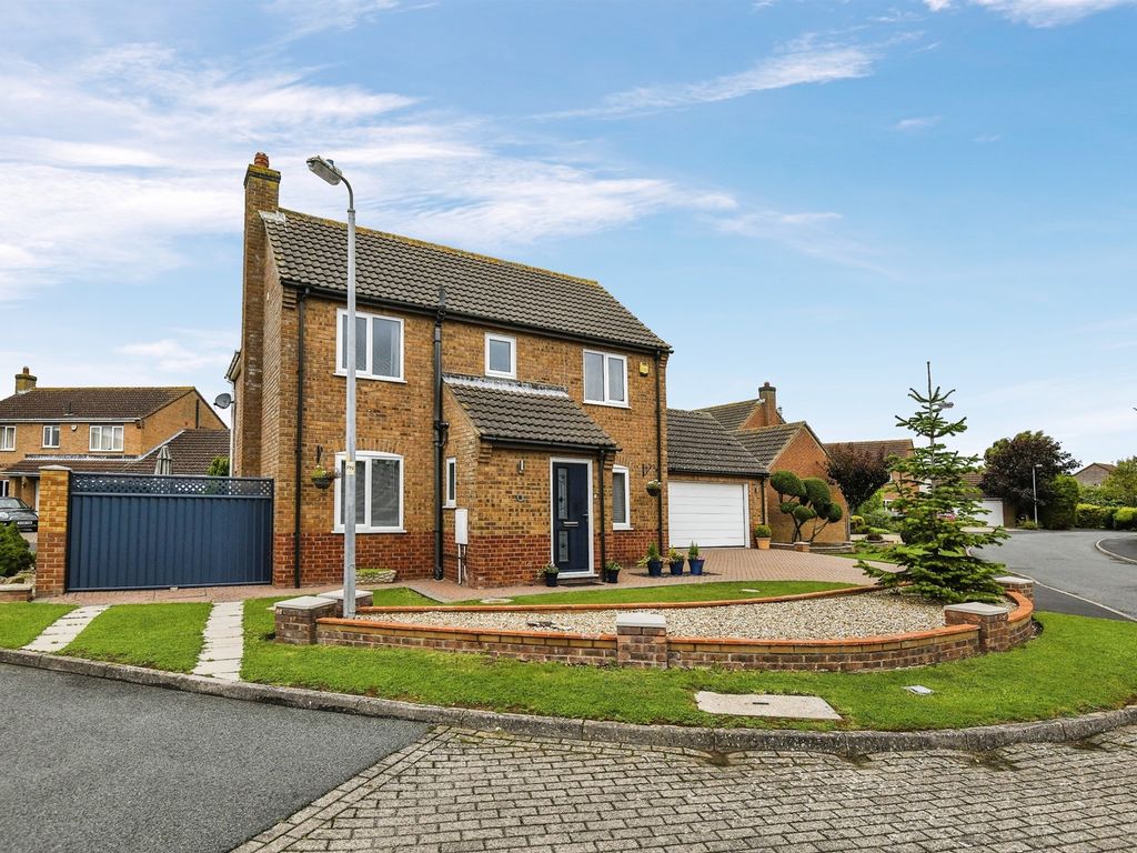 4 bed detached house for sale in Bayes Road, Skegness PE25, £375,000