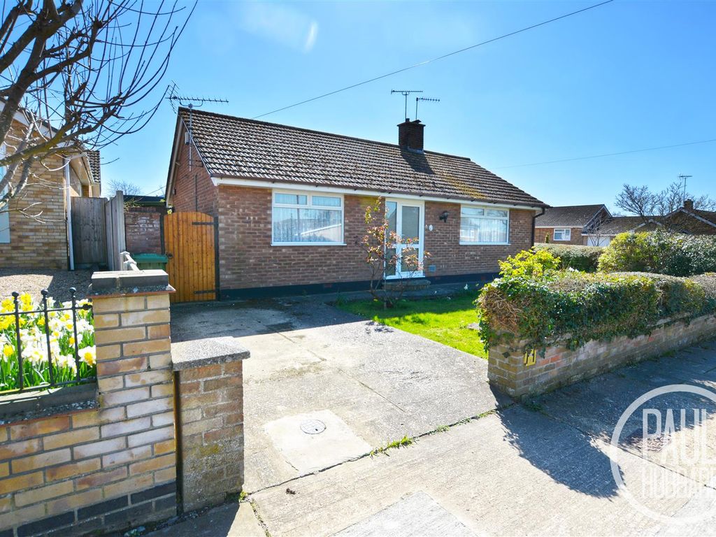 2 bed detached bungalow for sale in Conrad Road, Lowestoft, Suffolk