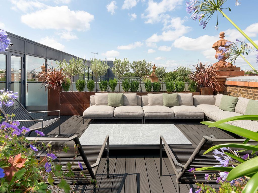 Trevor Square, London SW7  