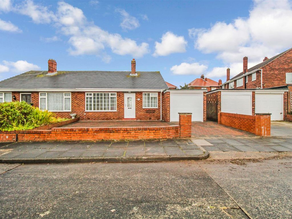 2 bed semidetached bungalow for sale in Kimberley Avenue, North