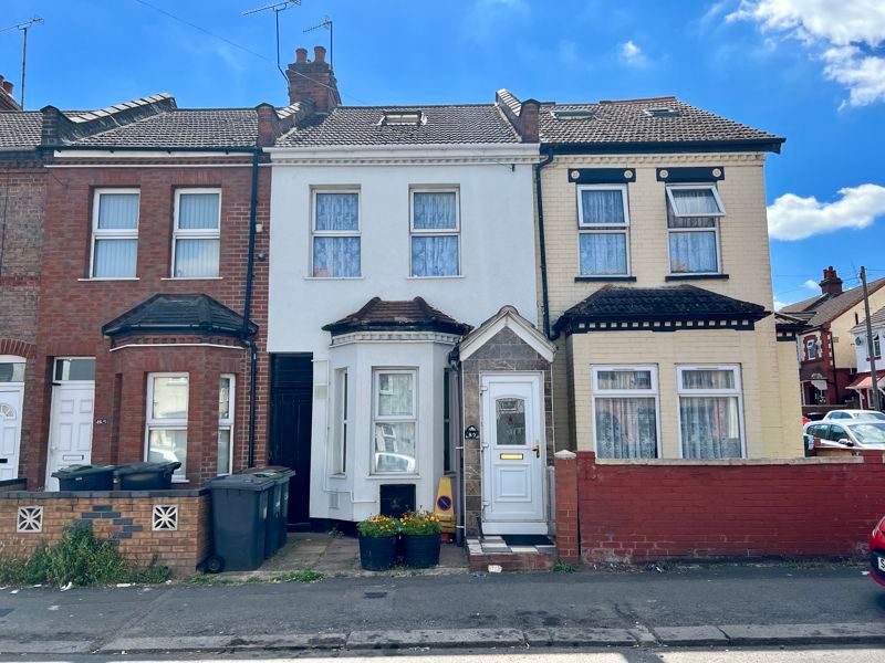 3 bed terraced house for sale in Selbourne Road LU4 - Zoopla