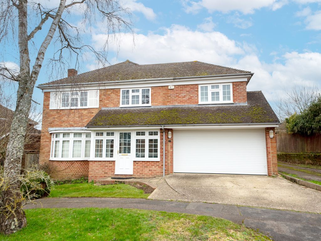 5 bed detached house for sale in Priory Gardens, Basingstoke RG24, £