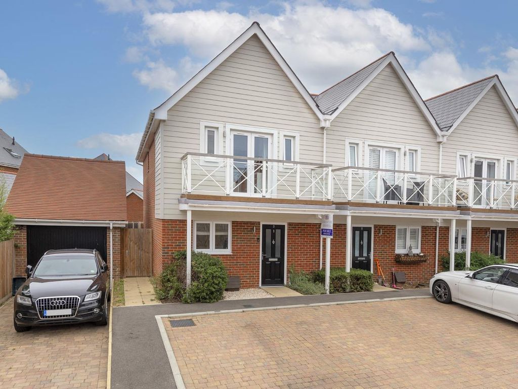 3 bed end terrace house for sale in Williams Place, Snodland ME6, £