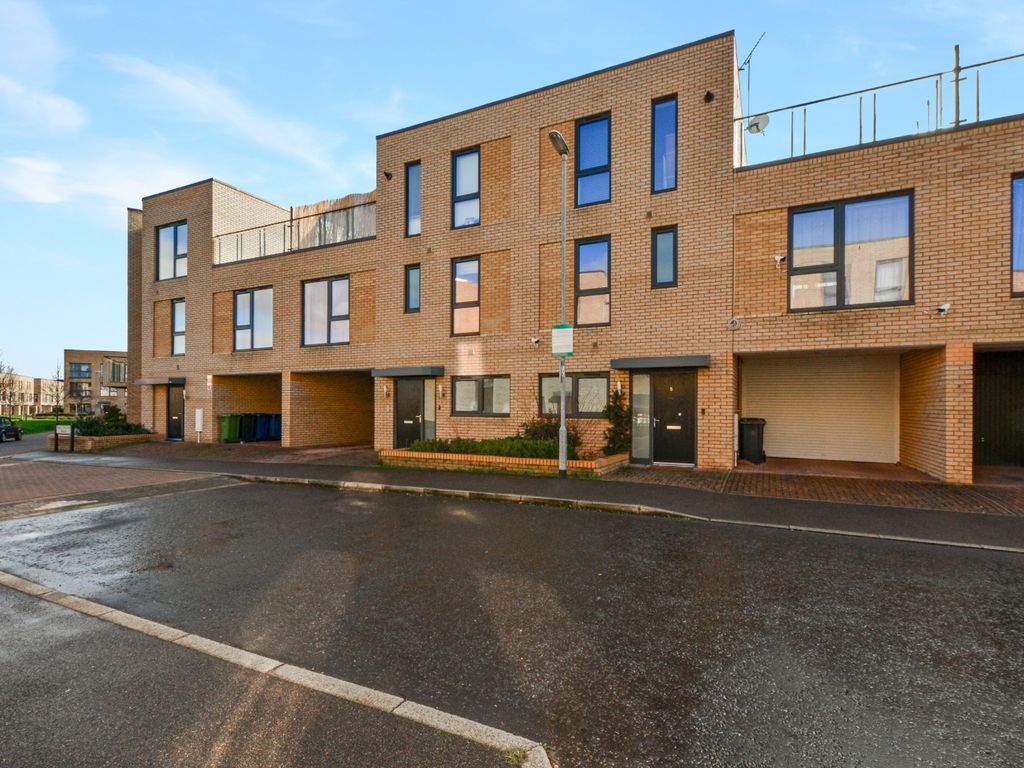 4 bed town house for sale in Whittington Road, Trumpington, Cambridge