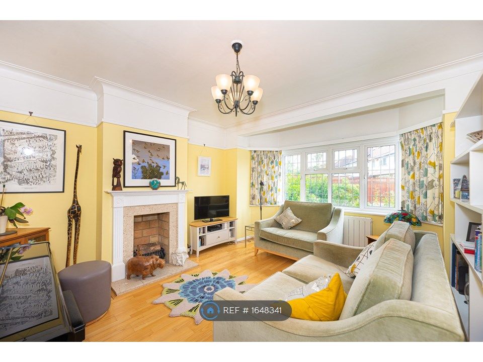 3 bed semidetached house to rent in Pembroke Avenue, Surbiton KT5 Zoopla