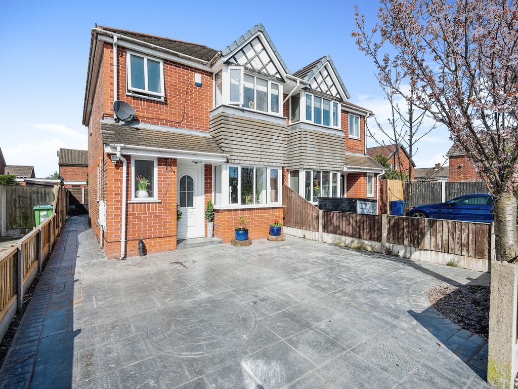 3 bed semidetached house for sale in Bank Gardens, Penketh, Warrington