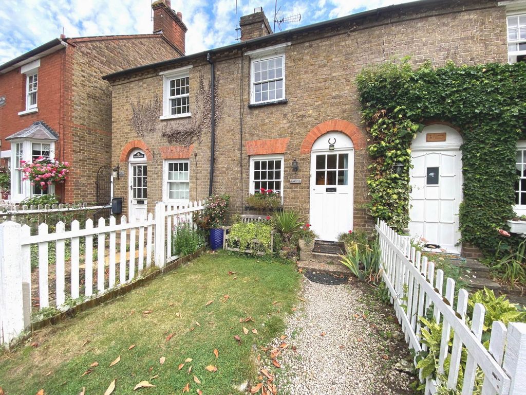 2 bed cottage to rent in Back Lane, Letchmore Heath WD25, £1,550 pcm