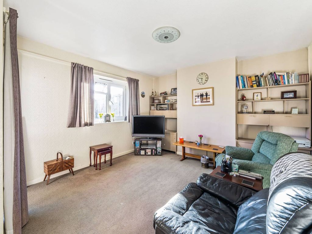 3 bed flat for sale in Wesley Close, Elephant And Castle, London SE17