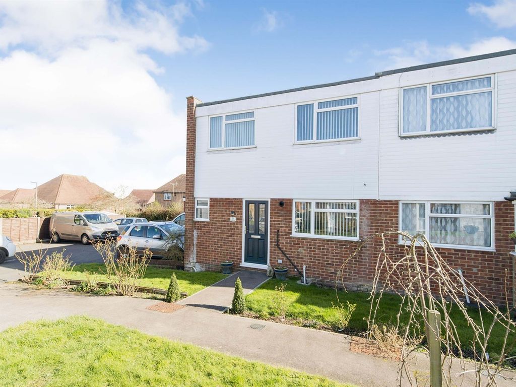 3 bed semidetached house for sale in Severn Way, Riverdene
