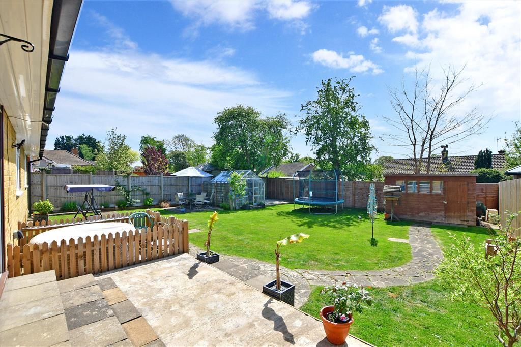 3 bed detached bungalow for sale in Horseshoes Lane, Langley, Maidstone